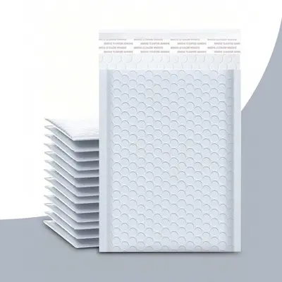 500 Bubble Mailers presented alongside its printed surface detail