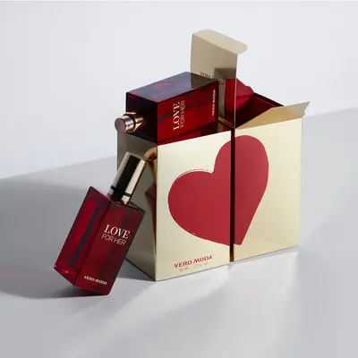 Cologne Boxes displayed with the closure detail visible