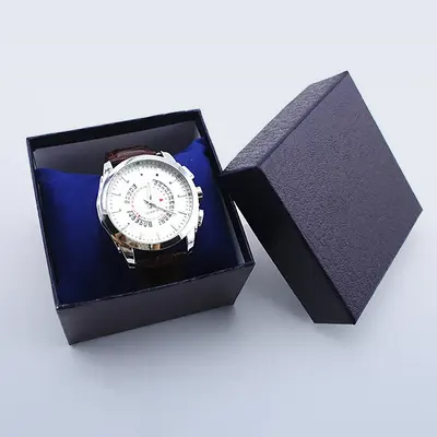 Smartwatch Boxes displayed with the closure detail visible